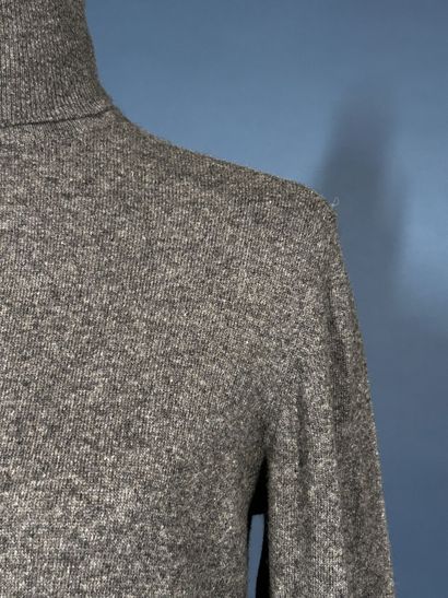 HERMÈS Paris
Pull à col roulé en cachemire...