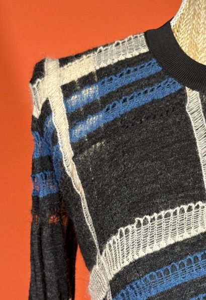 LOUIS VUITTON 
Robe longue pull en mailles...