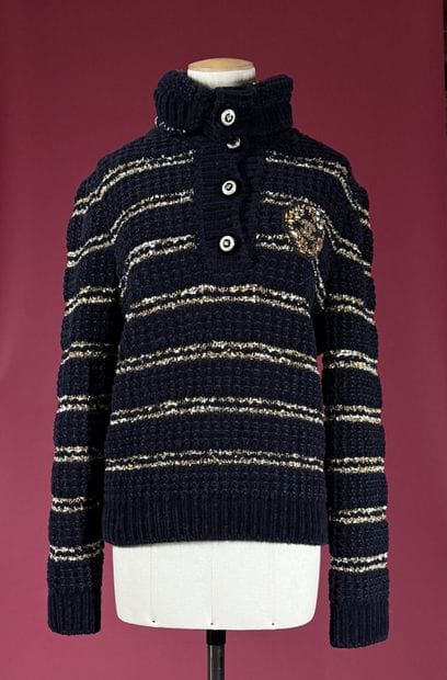 CHANEL 
Pull en lainage velours chenillé...
