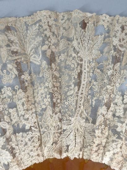 Lilacs and vine leaves, Europe, circa 1890–1900
Folded...