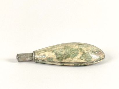 Powder flask, Europe, circa 1730–1750 
Rare...