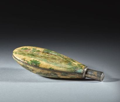 Powder flask, Europe, circa 1730–1750 
Rare...