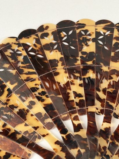 Tortoiseshell folding fan, Asia, early 20th...
