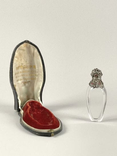 Glass salt shaker with a silver (800 parts...