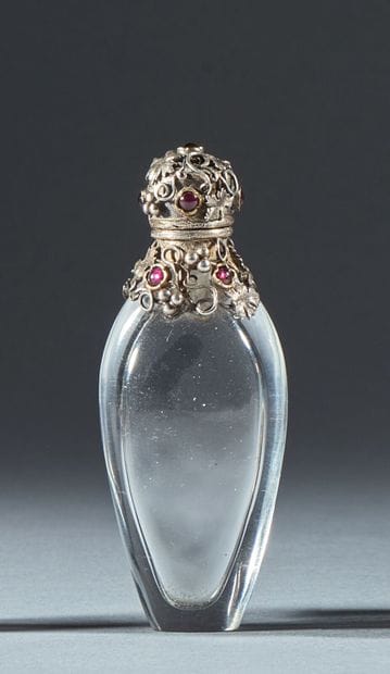 Glass salt shaker with a silver (800 parts...