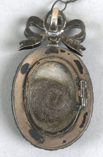 French School, 19th century 
Pendant adorned...