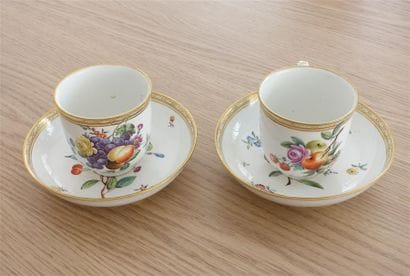 ALLEMAGNE, FRANKENTHAL.
Paire de tasses et...