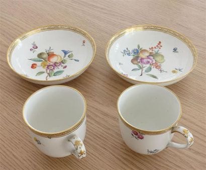 ALLEMAGNE, FRANKENTHAL.
Paire de tasses et...