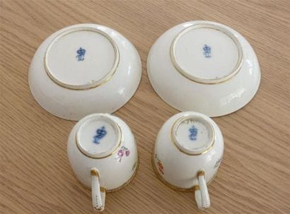 ALLEMAGNE, FRANKENTHAL.
Paire de tasses et...