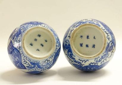 CHINE - XIXe siècle.
Paire de vases balustres...