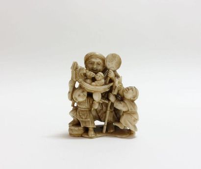 JAPON - Époque MEIJI (1868-1912).
Trois netsuke...