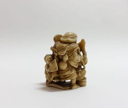 JAPON - Époque MEIJI (1868-1912).
Trois netsuke...
