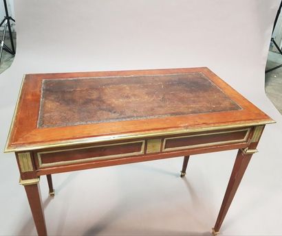 Table à écrire en acajou et baguettes de...