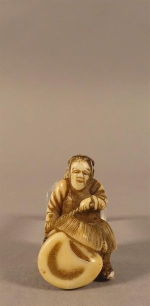 JAPON, circa 1900.
Netsuke
Ivoire. 
Haut....