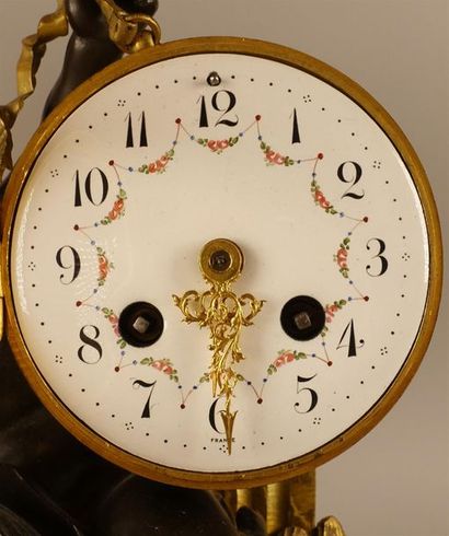 Pendule et paire de candélabres en bronze...