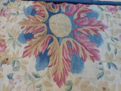 Tapis d'Aubusson sur un fond tabac à décor...