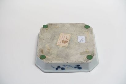 CHINE - fin du XVIIIe siècle.
Coupelle carrée...