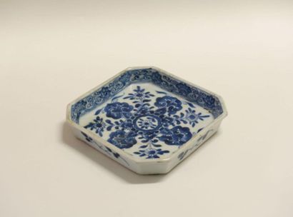 CHINE - fin du XVIIIe siècle.
Coupelle carrée...