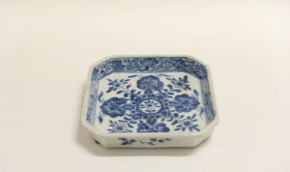 CHINE - fin du XVIIIe siècle.
Coupelle carrée...