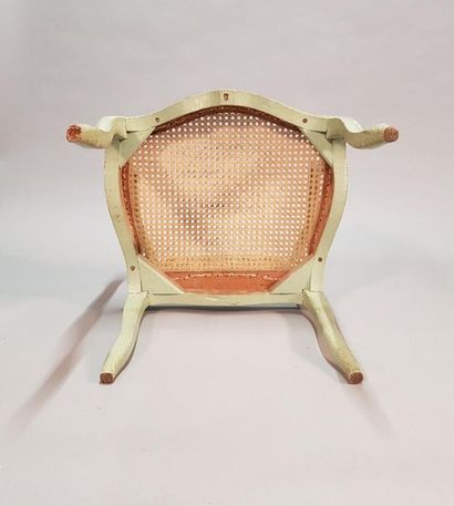 Paire de fauteuils cannés en bois mouluré,...