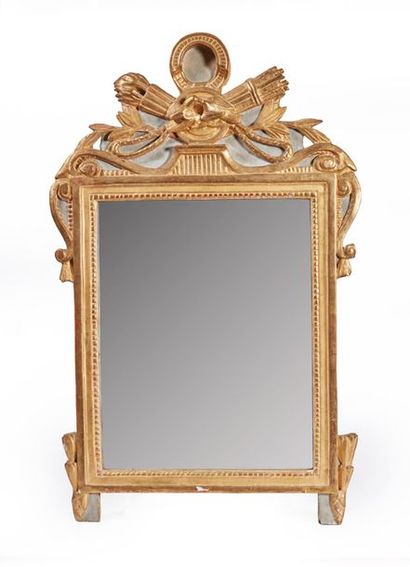 Miroir rectangulaire en bois mouluré, sculpté,...