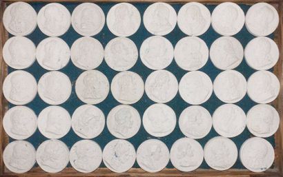 Collection de 394 médailles circulaires unifaces...