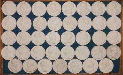 Collection de 394 médailles circulaires unifaces...