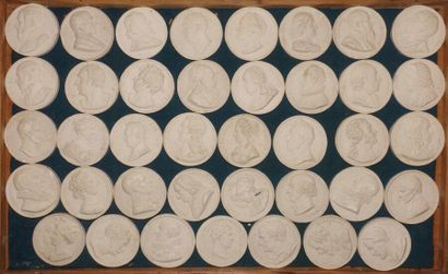 Collection de 394 médailles circulaires unifaces...
