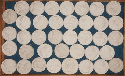 Collection de 394 médailles circulaires unifaces...