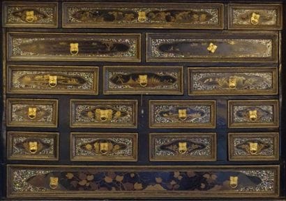 JAPON, dans le goût Namban - XIXe siècle.
Cabinet...