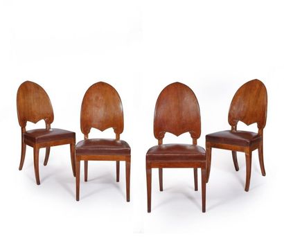 Suite de quatre chaises en acajou à dossier...