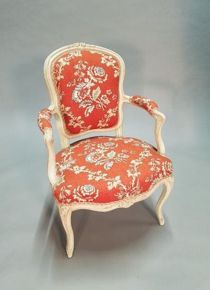 Suite de quatre fauteuils cabriolet en bois...