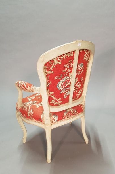 Suite de quatre fauteuils cabriolet en bois...