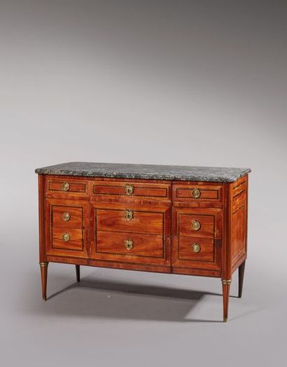 Commode en bois de rose et bois de violette...