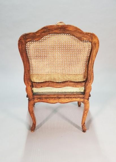 Fauteuil canné en bois teinté à dossier contourné,...
