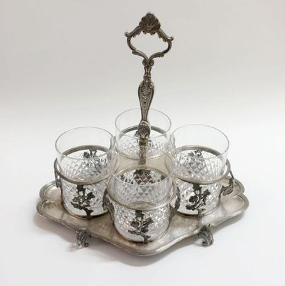 Cabaret à liqueurs en argent en forme d'ovale...