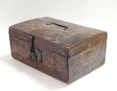 Coffret en cuir gaufré et doré de forme rectangulaire,...