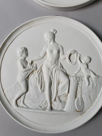 
Set of 4 biscuit medallions decorated with...