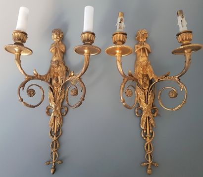 
A set of 4 sconces in chased and gilt bronze...