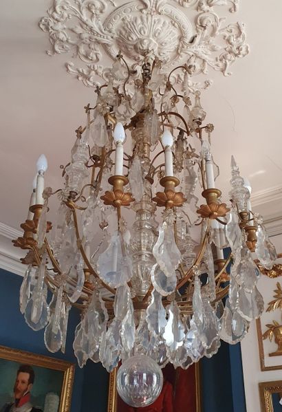 
*Large sixteen arms chandelier; gilt bronze...