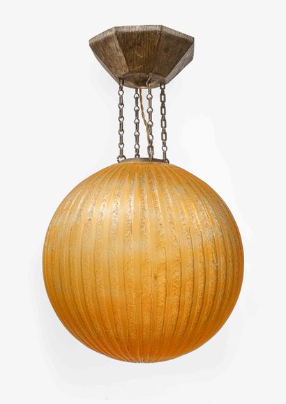 DAUM NANCY FRANCE

Glass ball engraved with...
