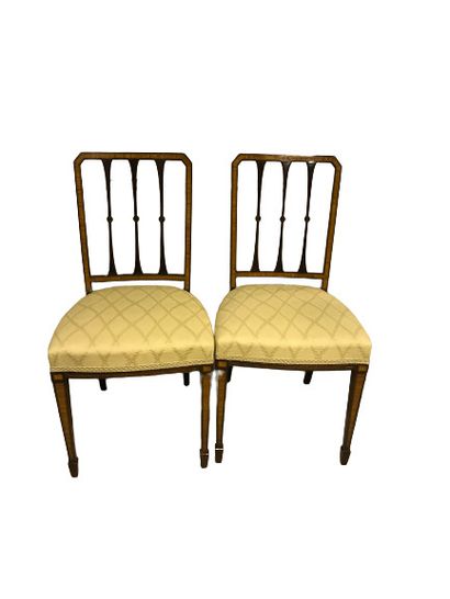 
Pair of inlaid veneer chairs 
19th century
H:...