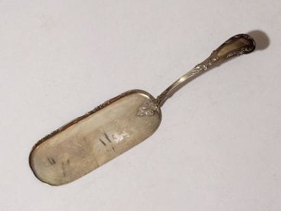 CARDEILHAC, PARIS
Pelle à miettes en argent....