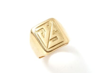 Bague chevalière en or 750 millièmes, monogrammée...
