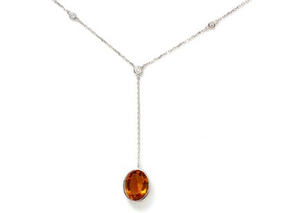 Collier en or gris 750 millièmes, composé...