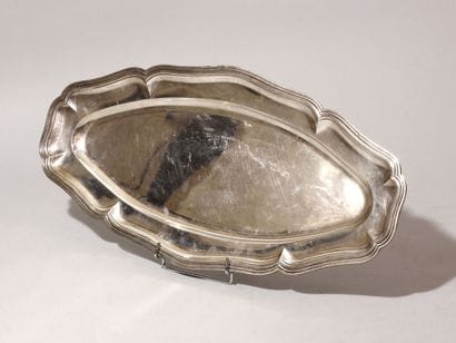 Plat en argent. Paris, orfèvre AS, ap. 1838...