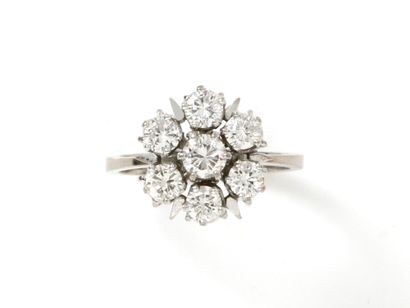 Bague marguerite en or gris 750 millièmes,...