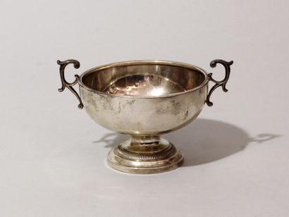 Coupe à anses en argent. Paris ou Dpts, ap....