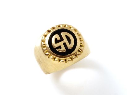 Bague chevalière en or 750 millièmes, monogrammée...