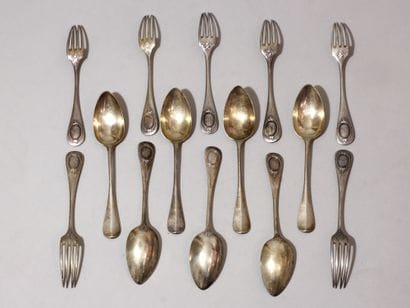 Série de sept couverts de table en argent....